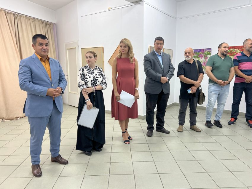 Astăzi a avut loc vernisajul celei de-a doua ediții a Salonului Argeșean de Arte Vizuale 1 vernisaj muzeu