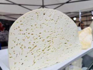 Magiun, telemea, pâinea lui Manole și alte bunătăți la Târgul de Produse Tradiționale 2025 5 Sursă foto: FB MADR