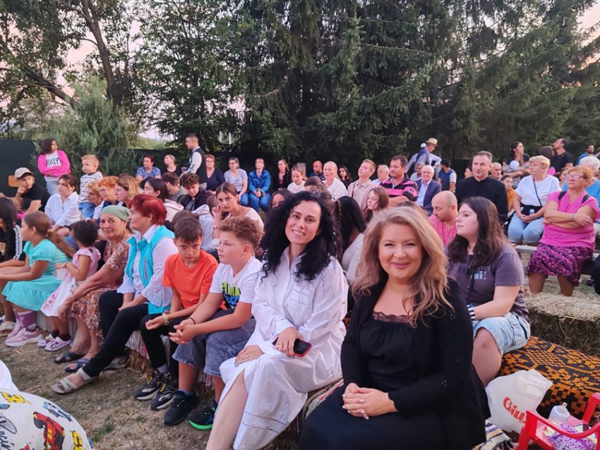 Copilăria, credința și comunitatea, la un loc: „Cinema sub Stele”, un nou succes la Mihăești 1 Sursă foto: FB Andreea Crimpita MAtei