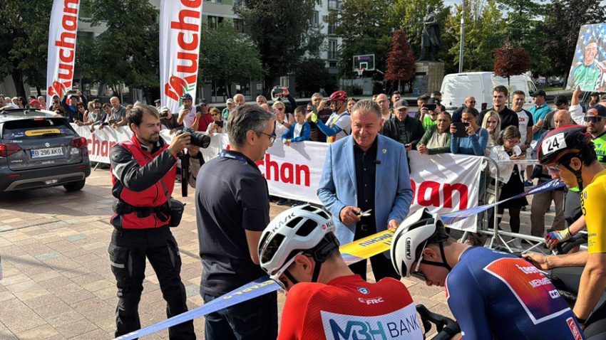Start internațional din inima Piteștiului: Turul României la ciclism a început! 1 Sursă foto: FB Cristian Gentea.