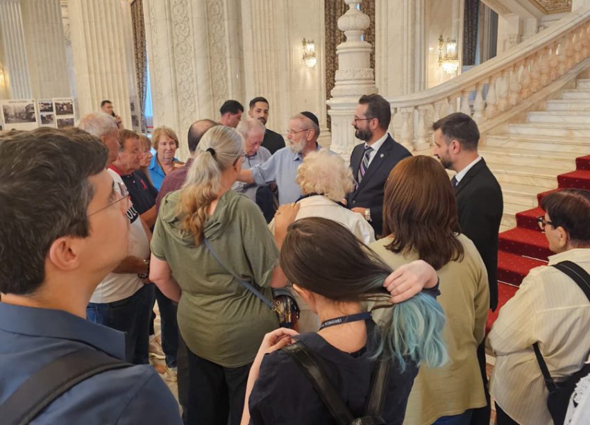 supravietuitorii Holocaustului deschidere Sursă foto: FB Mihai Cotet