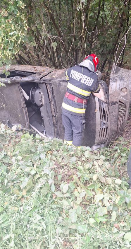 Autoturism răsturnat în Argeș. Victimă de 25 de ani încarcerată! 1 WhatsApp Image 2025 09 12 at 10.21.51 - Autoturism răsturnat în Argeș. Victimă de 25 de ani încarcerată!