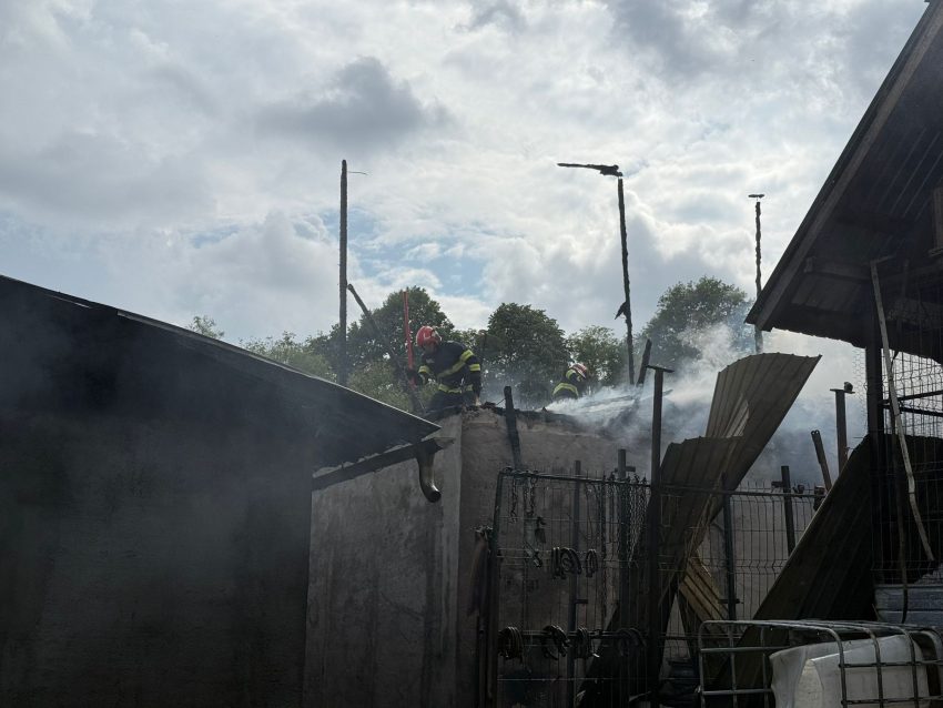 (Video) Incendiu violent într-o gospodărie din comuna Bălilești 3 WhatsApp Image 2025 09 12 at 15.52.06 - (Video) Incendiu violent într-o gospodărie din comuna Bălilești
