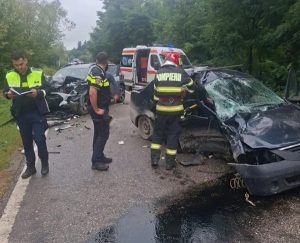 cats - Impact violent între două Dacii! O tânără de 25 de ani și-a pierdut viața