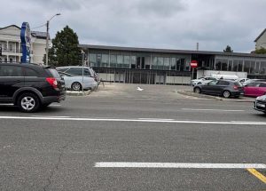 Sens unic nou în zona stației GPL din parcarea aferentă străzii Nicolae Dobrin 1 Sursă foto: FB Primăria mUnicipiului Pitești.