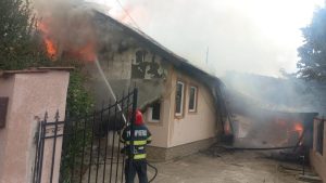 WhatsApp Image 2025 09 13 at 15.28.26 - Două locuințe au luat foc la Călinești! Bărbat de 79 de ani preluat de un echipaj medical