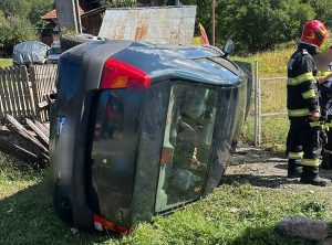 0af68bc5 b550 41eb 9e99 653edf32063f - Accident cu victime în Mușătești! Mașină răsturnată