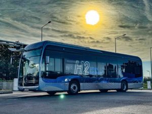 Autobuzul Mercedes cu hidrogen, prezentat în premieră la Pitești: Publitrans vizează un transport public cu emisii zero 11 Sursă foto: FB Cristian Gentea.