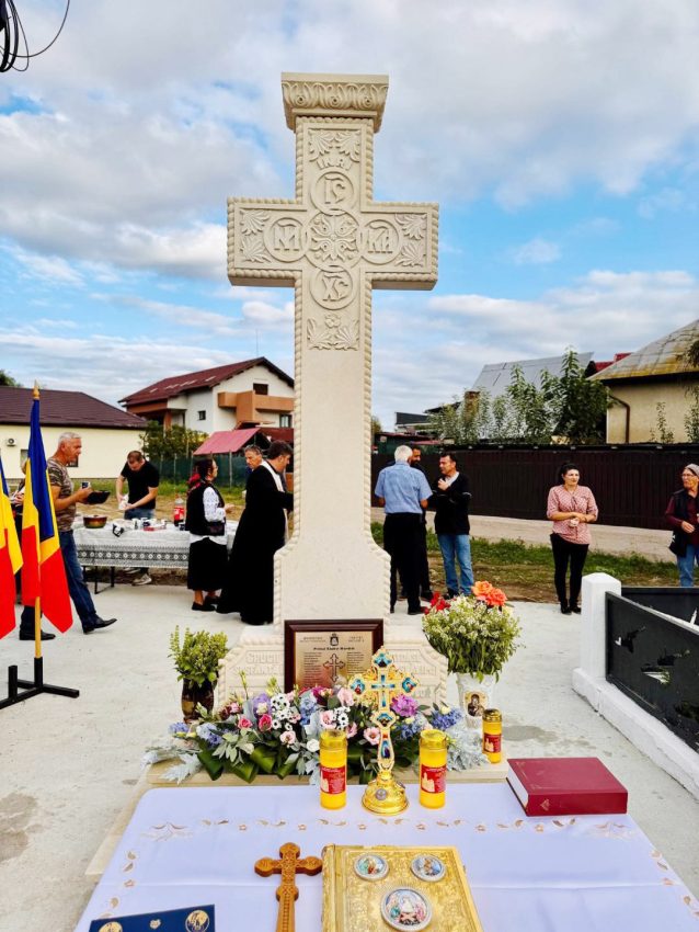 Sfințirea Crucii din Micești - un moment de credință care a unit întreaga comunitate 2 cruce micesti 2 - Sfințirea Crucii din Micești - un moment de credință care a unit întreaga comunitate