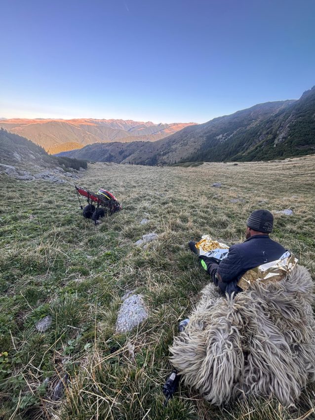 WhatsApp Image 2025 09 16 at 12.31.17 2 - ARGEȘ. Cioban de 38 de ani, mușcat de urs la stâna