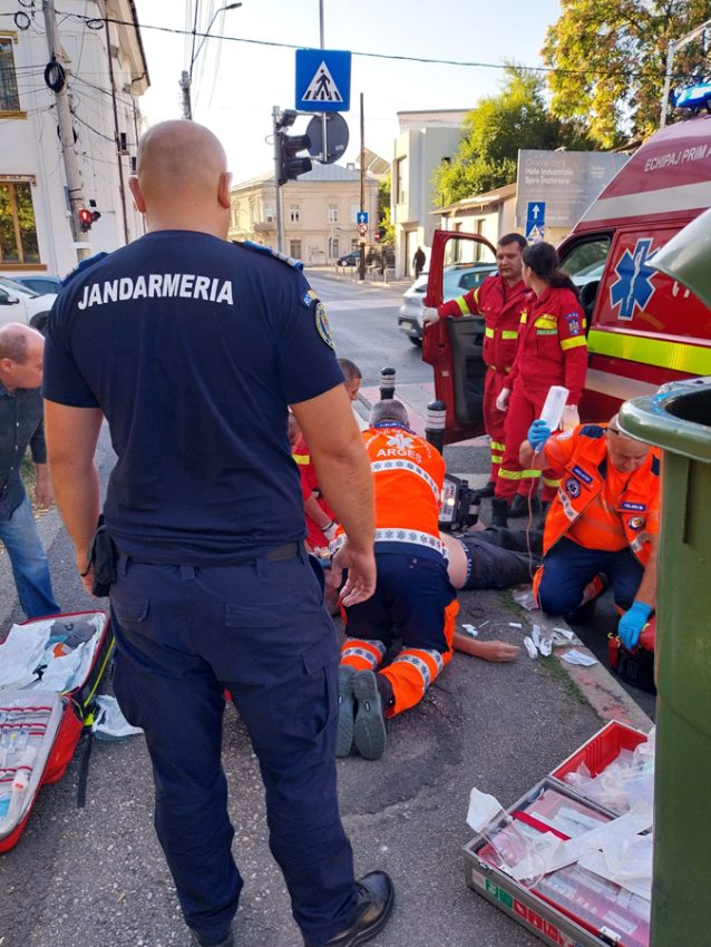 Un bărbat, resuscitat în plină stradă în centrul Piteștiului. Jandarmul Marius i-a salvat viața! 1 Sursă foto: IJJ ARges