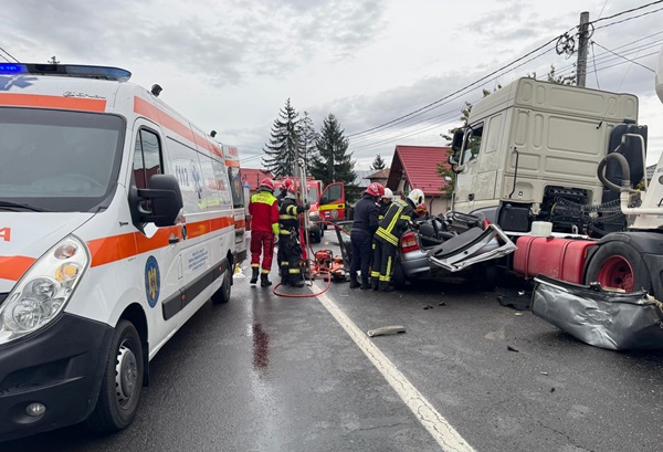 Carnagiu la Pasajul Bascov! Două femei și un bărbat - morți într-un accident groaznic! 1 c63f4006 cfb9 4e41 a47b d7fda6b367a9 - Carnagiu la Pasajul Bascov! Două femei și un bărbat - morți într-un accident groaznic!