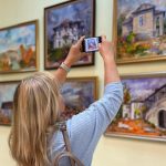 Toamna, așa cum o văd artiștii – Biblioteca Județeană găzduiește expoziția de pictură dedicată Câmpulungului 12 Sursă foto: CJ ARges