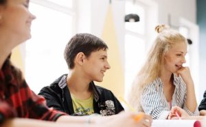 Profesori argeșeni – membri în grupurile de lucru care fac programele pentru liceu 2026 19 Sursă foto: ediția tipărită.