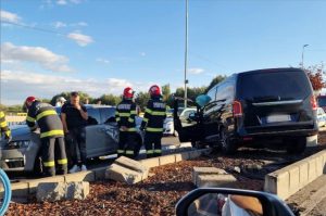 Coliziune între 2 autoturisme în Pitești! Victimă preluată de un echipaj SAJ! 7 accident Podul Viilor Pitești