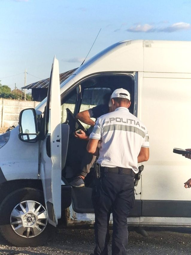 Acțiuni tip ,,blitzˮ desfășurate de polițiștii rutieri din Topoloveni 1 d214d279 aae6 41b0 96ab 30df05404c77 - Acțiuni tip ,,blitzˮ desfășurate de polițiștii rutieri din Topoloveni
