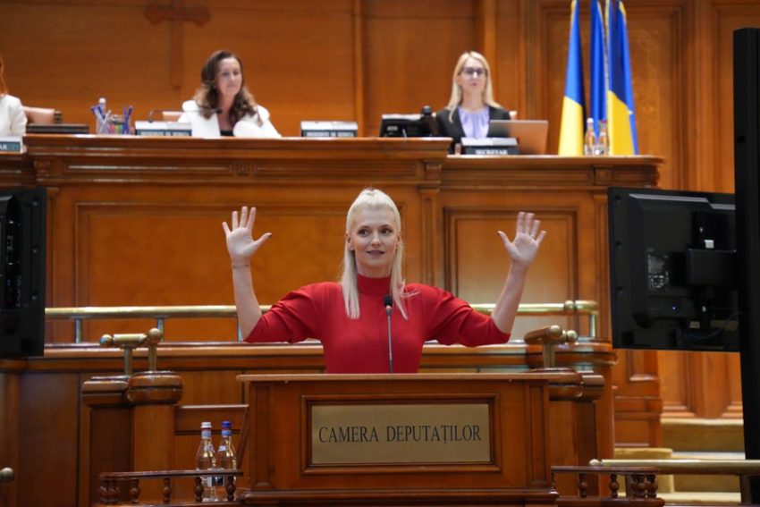 Săptămâna Persoanelor Surde, celebrată printr-un moment emoționant la Parlament 1 Sursă foto: FB ALina Gorghiu