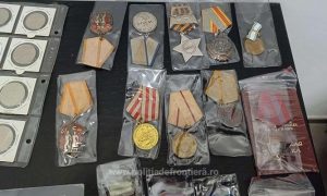 Sute de monede de colecție și zeci de medalii, ascunse în bagaje! Dosar penal pentru un bărbat de 34 de ani 5 1758710716293 40955 S4 - Sute de monede de colecție și zeci de medalii, ascunse în bagaje! Dosar penal pentru un bărbat de 34 de ani