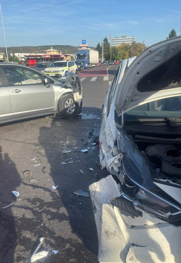 9da20fe6 d402 4706 8889 12b69ab37e57 - Accident în Ștefănești! Două mașini implicate