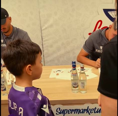 (Video) FC Argeș alături de suporteri la deschiderea hipermarketului „La Cocoș” 3 FC Argeș la magazin La Cocoș