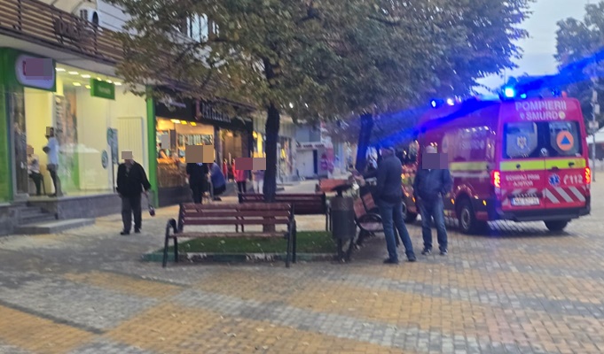 7bad2424 af06 4602 b763 c6143d0ab9c2 - Intervenție de urgență în centrul Piteștiului! Bătrân transportat la spital