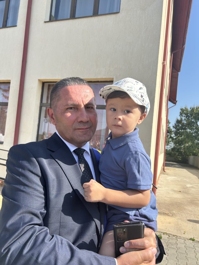 Dan Stroe: „Urez tuturor un an școlar plin de realizări, sănătate, bucurii și împliniri! Mult succes!” 3 Dan Stroe Bradu