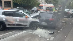 Accident cu victimă în Pitești! Trei mașini implicate! 15 accident masini Pitesti