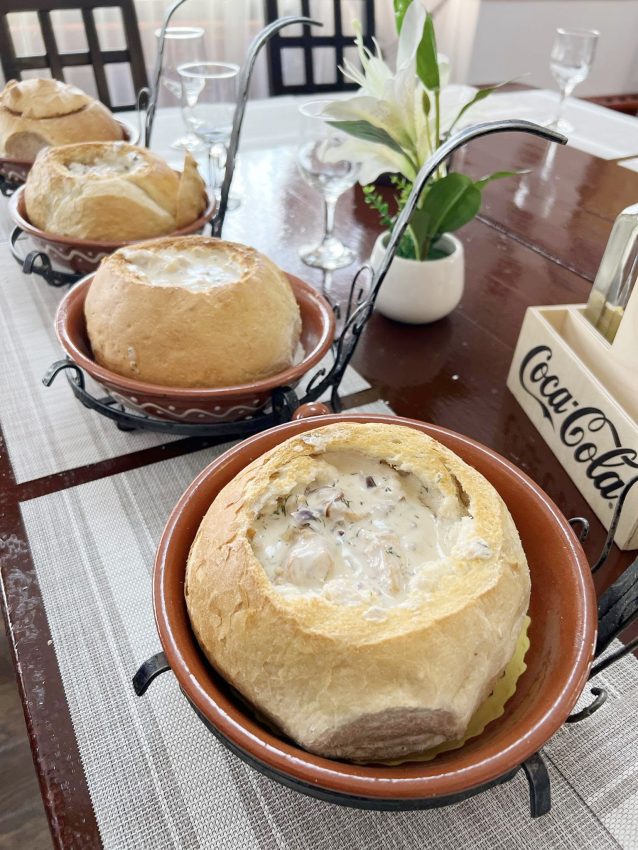 Toamna se trăiește cel mai frumos la Casa Argeșeană Tradițional! 4 casa argeseana pui in paine Copie - Toamna se trăiește cel mai frumos la Casa Argeșeană Tradițional!