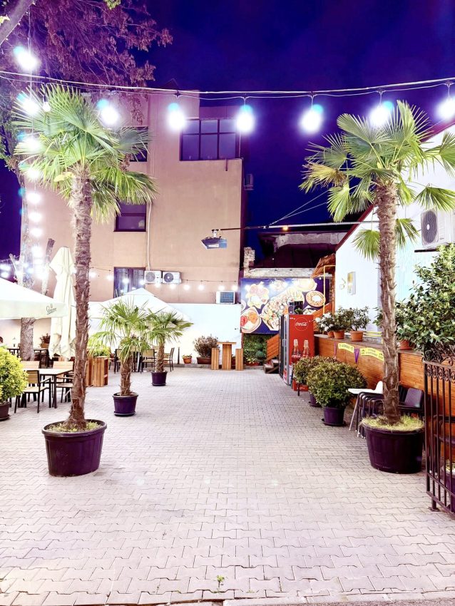 Toamna se trăiește cel mai frumos la Casa Argeșeană Tradițional! 2 casa argeseana terasa3 Copie - Toamna se trăiește cel mai frumos la Casa Argeșeană Tradițional!