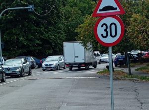 Limitator de viteză montat pe strada Ion Câmpineanu, pentru siguranța pietonilor 11 Sursă foto: FB Primăria Municipiului Pitești