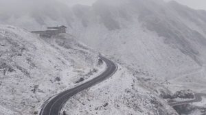 (VIDEO) Prima ninsoare pe Transfăgărășan și Transalpina. Drumarii au început intervențiile 29 Sursă foto: FB Meteoplus