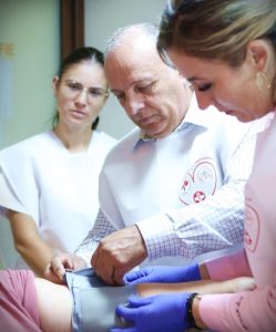 WhatsApp Image 2025 10 01 at 09.45.37 3 - ”INIMI ÎN MIȘCARE”, campanie pentru sănătate, lansată de OAMGMAMR Filiala Argeș, în parteneriat cu  Centrul Medical „Clubul Sănătății” și Școala Sanitară Postliceală „Prof. Dr. Nanu I. Muscel".