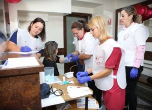 WhatsApp Image 2025 10 01 at 09.45.37 - ”INIMI ÎN MIȘCARE”, campanie pentru sănătate, lansată de OAMGMAMR Filiala Argeș, în parteneriat cu  Centrul Medical „Clubul Sănătății” și Școala Sanitară Postliceală „Prof. Dr. Nanu I. Muscel".