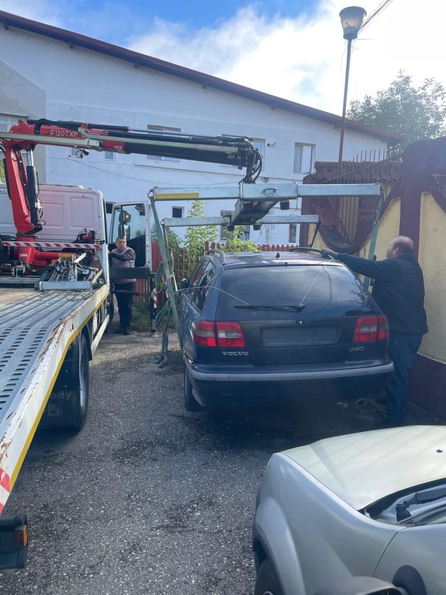 Poliția Locală Pitești, în acțiune! Mașini ridicate și sute de sancțiuni aplicate în septembrie 1 e88c614b d97b 40af a8db 684b12fbd2bd - Poliția Locală Pitești, în acțiune! Mașini ridicate și sute de sancțiuni aplicate în septembrie