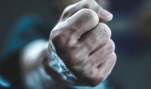 Au bătut un tânăr de 27 de ani și au ajuns după gratii! Trei persoane reținute de polițiștii piteșteni 1 16998c5a 5288 438b 8527 717138b65631 - Au bătut un tânăr de 27 de ani și au ajuns după gratii! Trei persoane reținute de polițiștii piteșteni