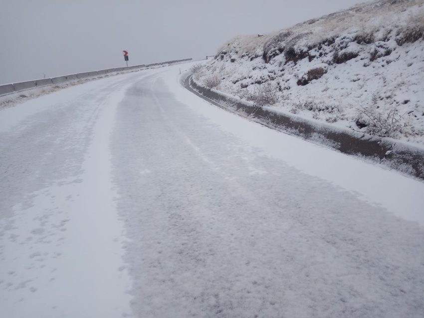 Peisaj de iarnă pe Transfăgărășan! 1 1babc18a 41d2 44f1 b9f6 3e37342da98d - Peisaj de iarnă pe Transfăgărășan!