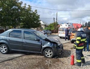 Impact între 2 mașini la Călinești. Victime transportate la spital! 20 accident Argeș