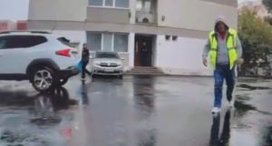 (Video) Tentativă de înșelăciune în trafic surprinsă la Pitești 14 z - (Video) Tentativă de înșelăciune în trafic surprinsă la Pitești