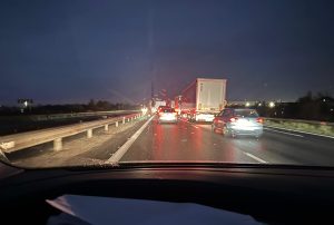 6a170db2 ea3a 4154 9502 9258d752b382 - Trafic dat peste cap pe Autostrada A1, după ce roțile unui camion s-au desprins