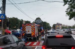 17caaf8b 3515 4d0f 9baf de6a2e5f1217 - Accident în Pitești! Două autoturisme implicate