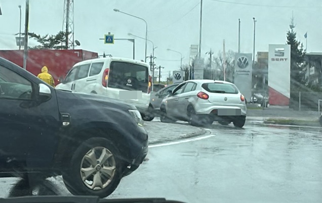 f07b61c7 c7c0 459d bdb9 3972b1275cc6 - Accident pe A1, surprins de camera de bord a unei mașini. Autoplatformă implicată