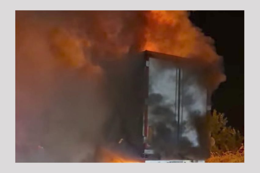 TIR in flacari pe A1