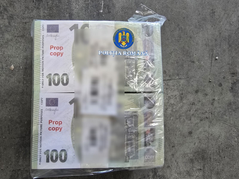 Aproape 1 miliard de euro, în bacnote contrafăcute -descoperit de polițiști 2 bacnote contrafacute