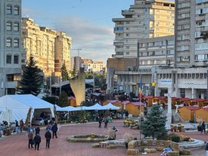 Seară de folclor și bucurie la Pitești: tradiția a unit generațiile la „Toamna piteșteană” 1 Sursă foto: FB Primăria Municipiului Pitești.