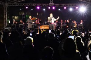 Seară de folclor și bucurie la Pitești: tradiția a unit generațiile la „Toamna piteșteană” 2 Sursă foto: FB Primăria Municipiului Pitești.