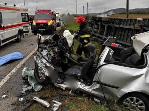 whatsapp image 2025 10 12 at 17 43 15 - Doi tineri au murit după ce maşina în care se aflau s-a ciocnit cu un camion