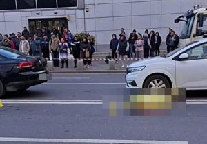 6b138e3d 04c0 4147 a8e0 8540cf902e69 - Accident mortal! O femeie și copilul ei aflat în cărucior, loviți de o mașină