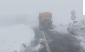 8d5a163f 9488 4f78 b8eb 29d08bc16716 - Avalanșă pe Transfăgărășan! Trafic închis