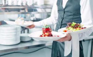 zilieri restaurante - Bani mai puțini pentru zilierii și minorii care muncesc noaptea!