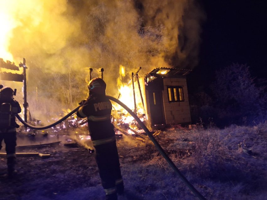 8d668dc2 f77b 4095 a703 e153fadeaef3 - Incendiu puternic într-o gospodărie din Valea Iașului